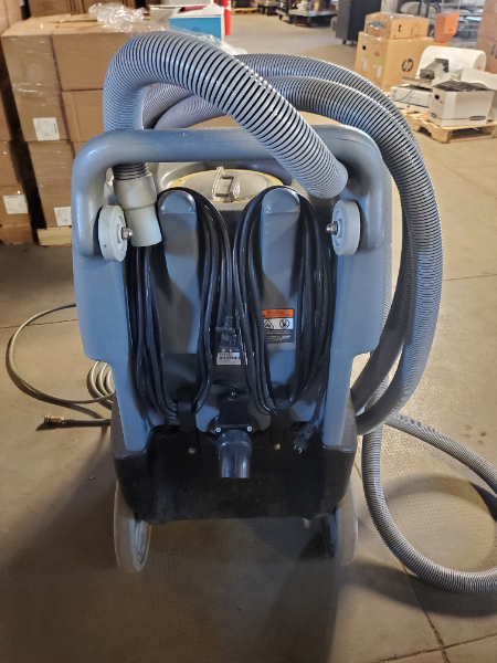 Tennant Vacuum Wet/dry photo 2