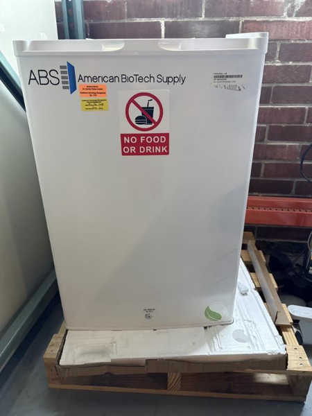 Laboratory setting Fridges photo 6