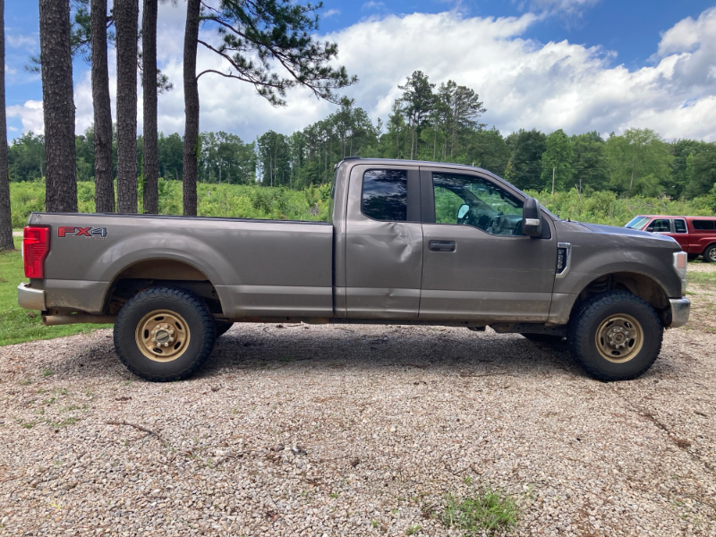 2020 Ford F250 Super Duty 4X4 Super Cab XL photo 2