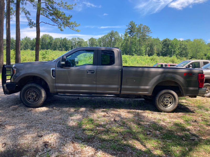 2020 Ford F250 Super Duty 4X4 Super Cab XL photo 2
