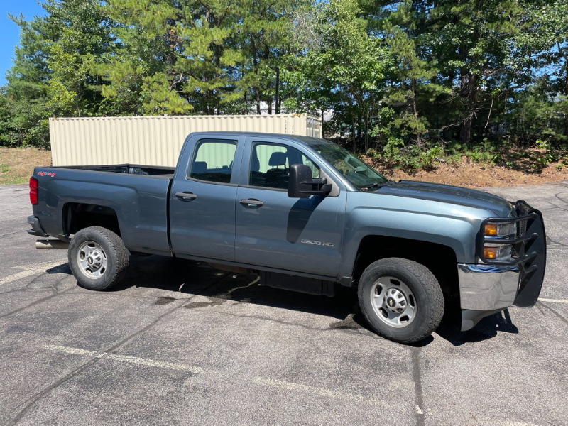 2015 Chevrolet Silverado 2500HD 4WD Double Cab 4 DR photo 2