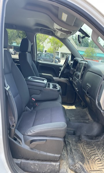 2017 Chevrolet Silverado 1500 4WD Crew Cab 4 DR photo 2