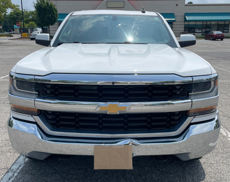 2017 Chevrolet Silverado 1500 4WD Crew Cab 4 DR photo 3