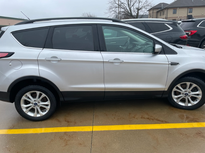 2018 Ford Escape SE 4WD SUV 4DR photo 5