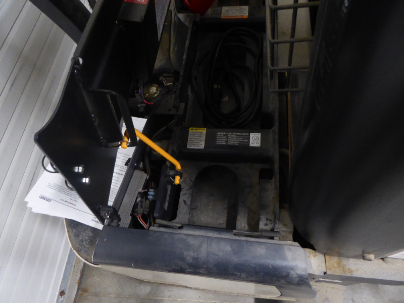 Crown Shr 5500 Series Stacker photo 2