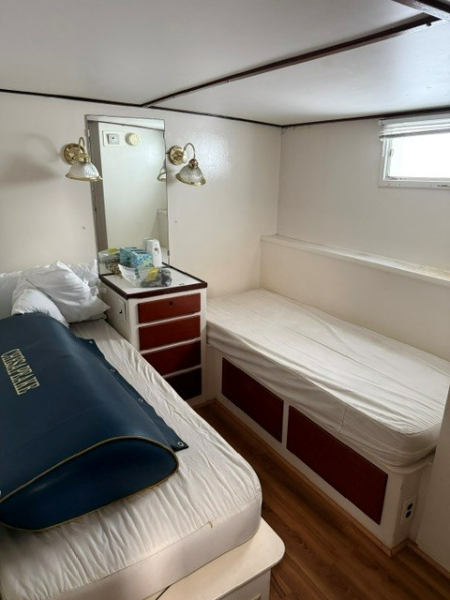 1964 63 foot Cabin Cruiser photo 5