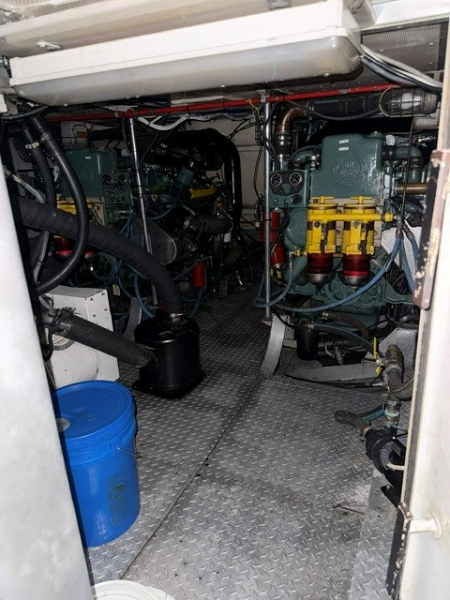 1964 63 foot Cabin Cruiser photo 7