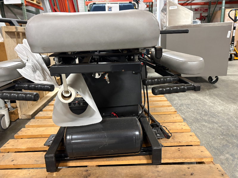 Chiropractic Flexion Distraction Treatment Table photo 3