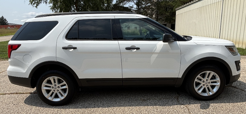 2017 Ford Explorer photo 4