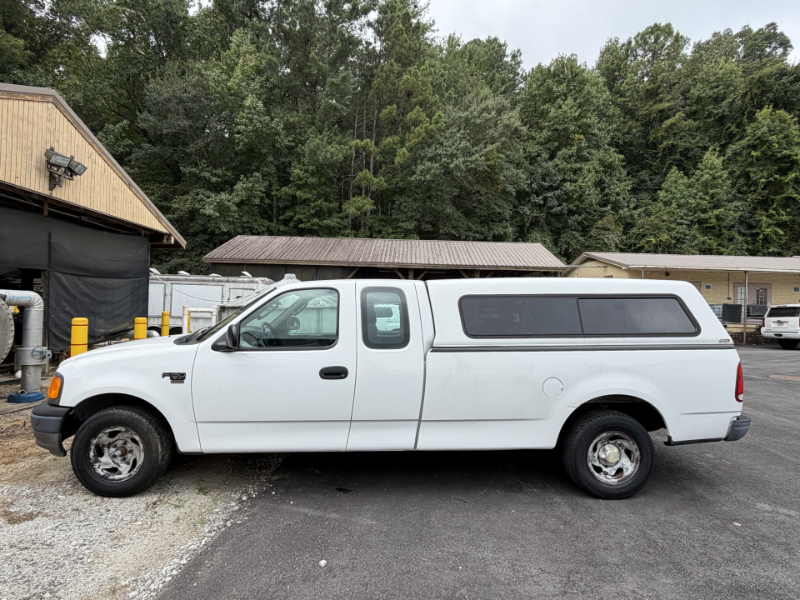 2004 Ford F150 photo 2