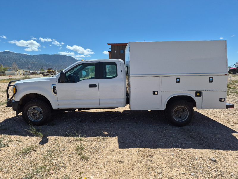 2017 Ford F350 photo 3