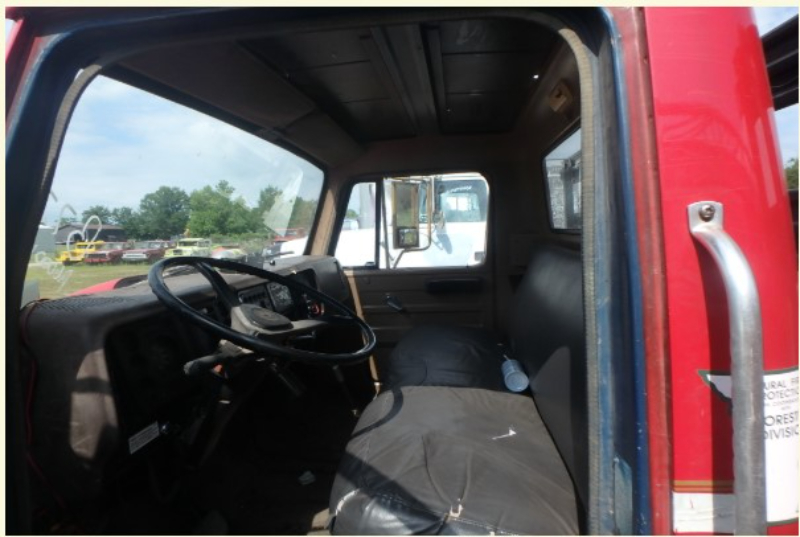 1984 International Flatbed Truck photo 3