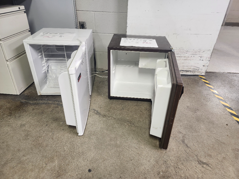 Mini Refrigerator and Freezers photo 3