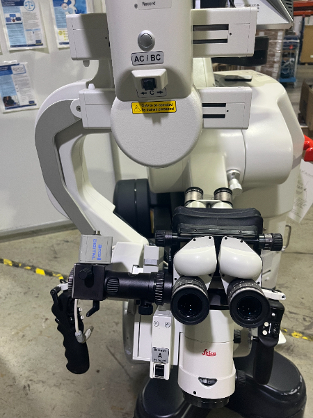 Leica M525 OH4 High-Performance Surgical Microscope photo 5