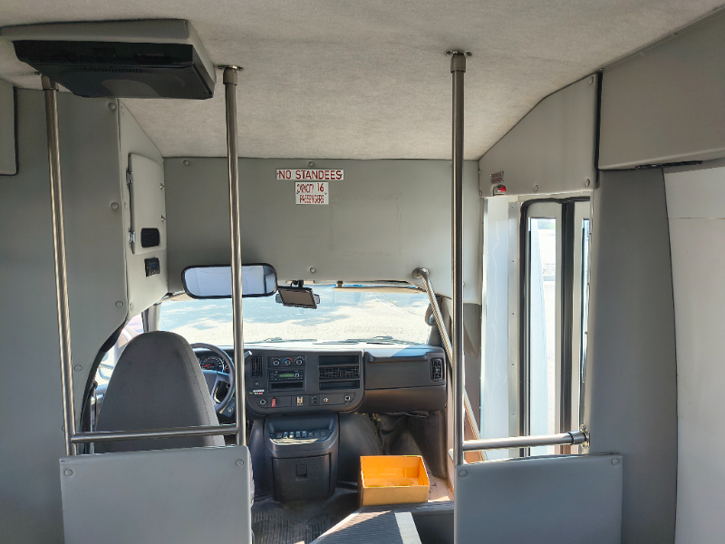 2012 Chevrolet Passenger Bus photo 2