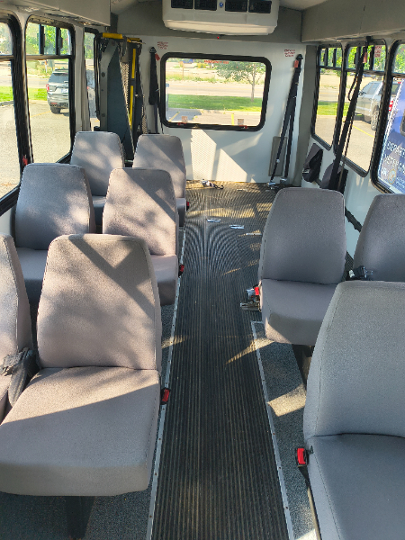2012 Chevrolet Passenger Bus photo 3