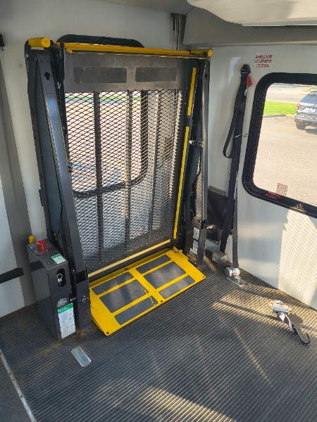 2012 Chevrolet Passenger Bus photo 4