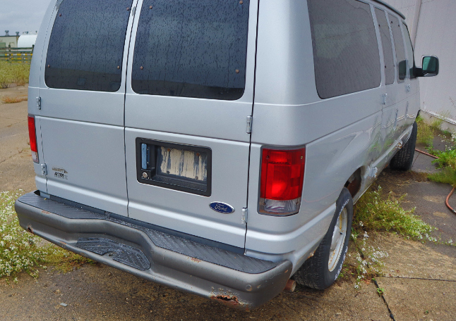 2005 Ford Econoline Cargo Van E-150 photo 6
