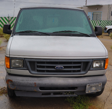 2005 Ford Econoline Cargo Van E-150 photo 3
