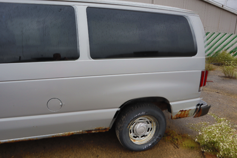 2005 Ford Econoline Cargo Van E-150 photo 5