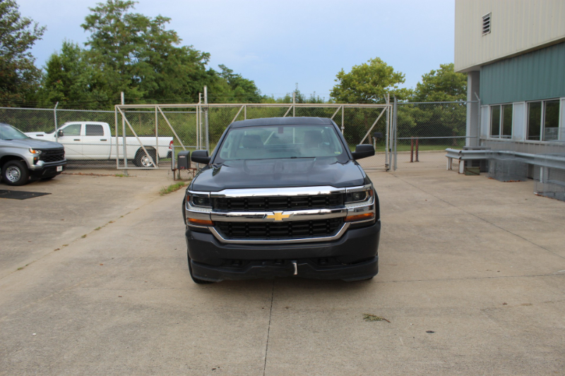2018 Chevrolet Silverado 4X4 Truck photo 3