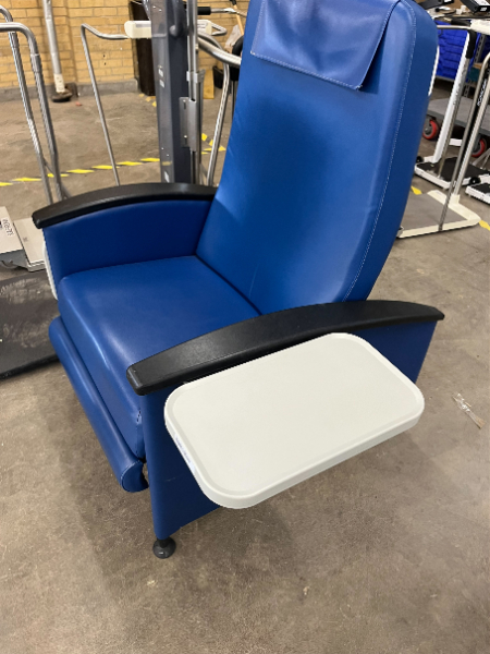 Winco XL Care Recliner photo 4