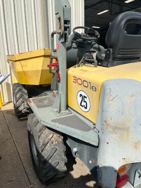 2013 Wacker Neuson Front Dumper photo 2