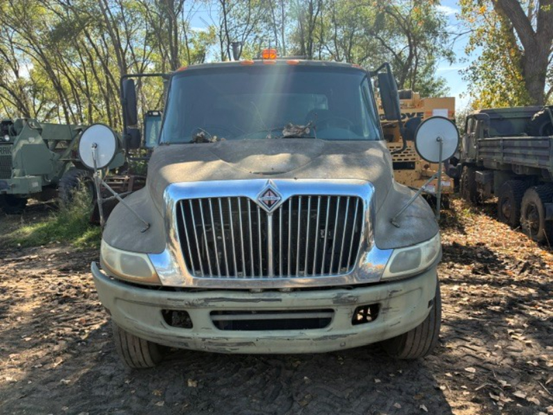 2003 International Sweeper Truck photo 4