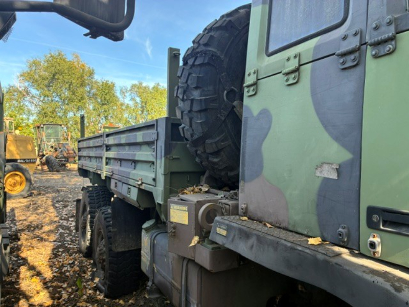 1997 Stewart & Stevenson M-1093 Truck photo 2