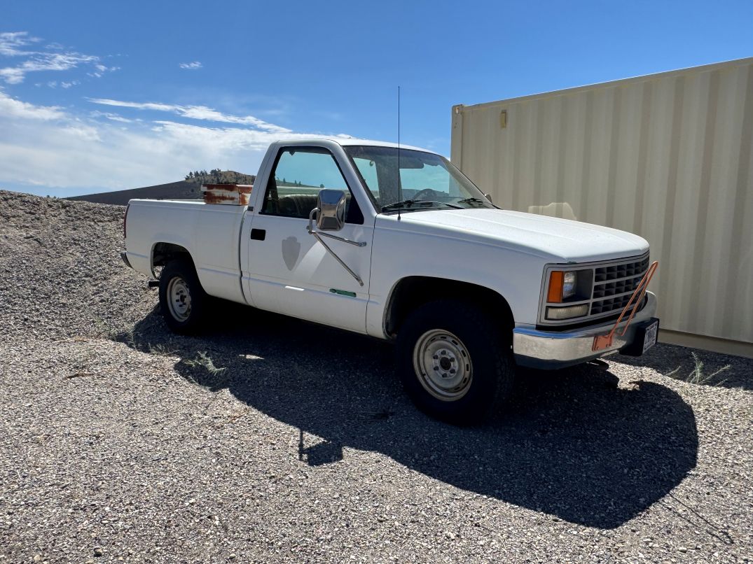 1990 Chevrolet C1500 photo 2