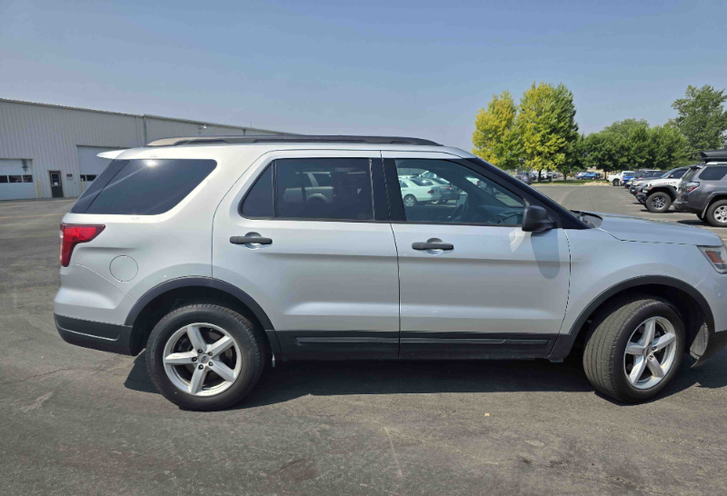 2018 Ford Explorer photo 2